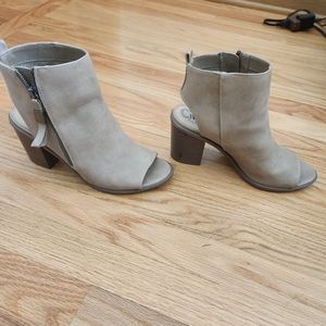 Circus by Sam Edelman peep toe block heel